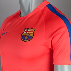 Mẫu áo Barca màu hồng 2016-2017 