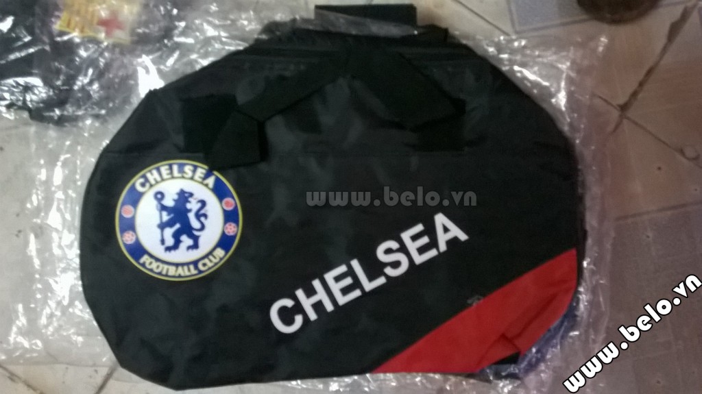 Túi đựng đồ bóng đá hình trống Chelsea đen đỏ