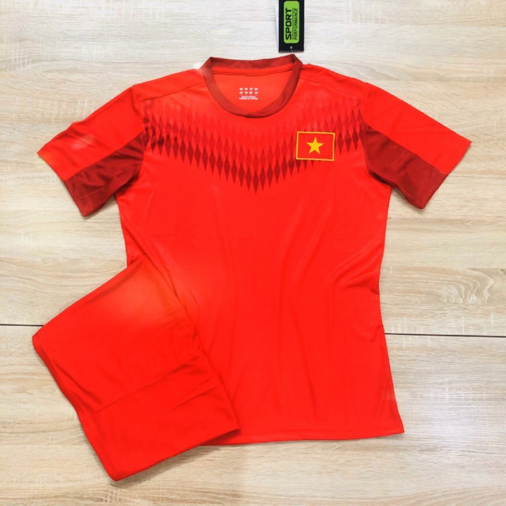 Áo bóng đá đội tuyển quốc gia Việt Nam màu đỏ