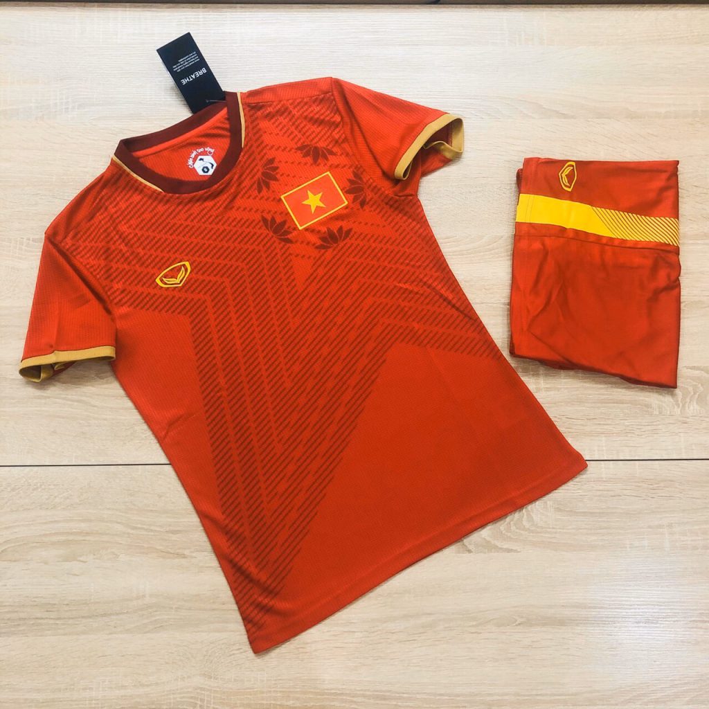 Áo bóng đá đội tuyển Việt Nam chính thức màu đỏ năm 2020