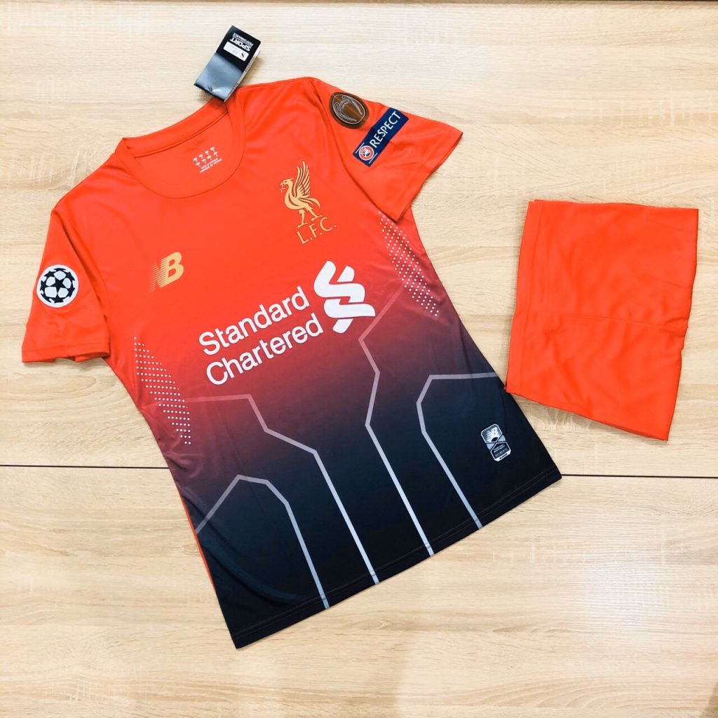 Áo bóng đá CLB Liverpool màu đỏ mùa giải 2020
