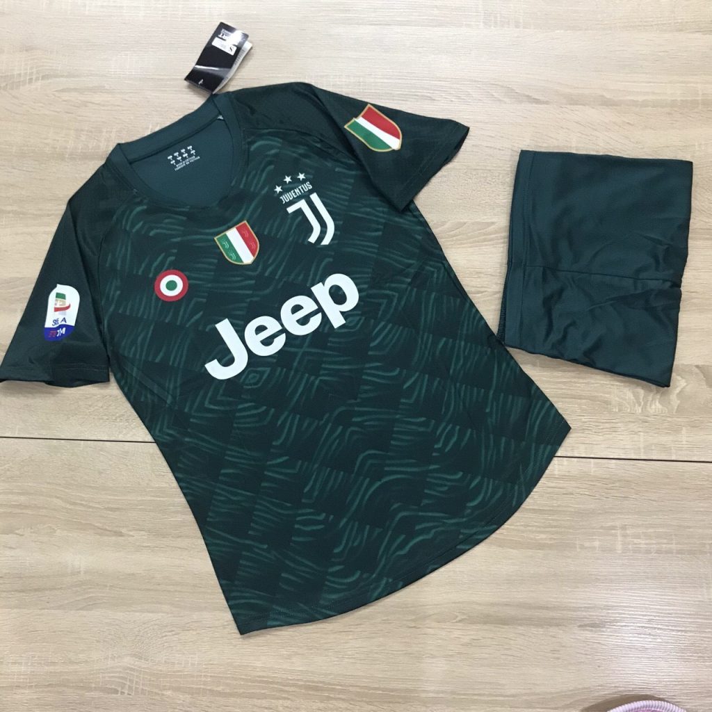 Áo bóng đá CLB Juventus màu xanh lá  mùa giải 2020
