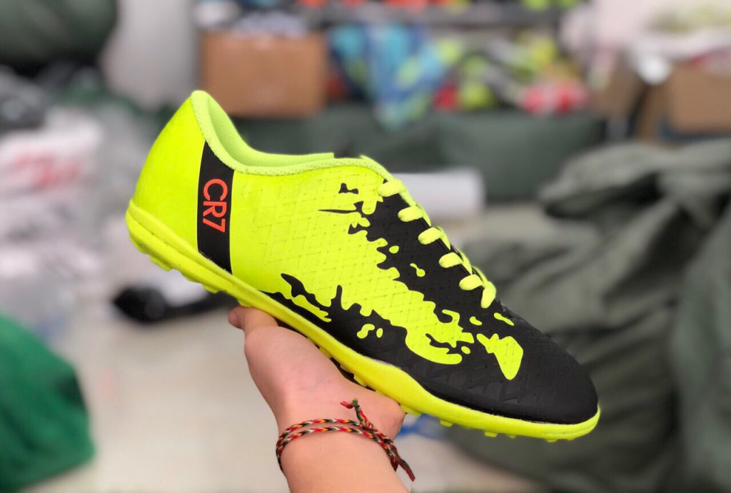 Giày bóng đá trẻ em CR7 màu vàng chanh mới nhất 2020