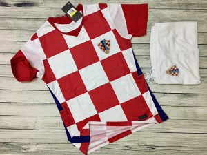 Áo bóng đá đội tuyển Croatia màu truyền thống mới nhất 2020